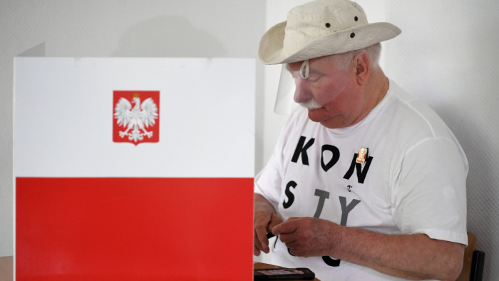 A lengyelországi elnökválasztáson magas a részvételi arány