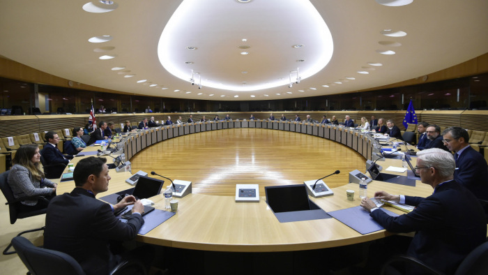 Az Európai Bizottságban is felütötte a fejét a koronavírus