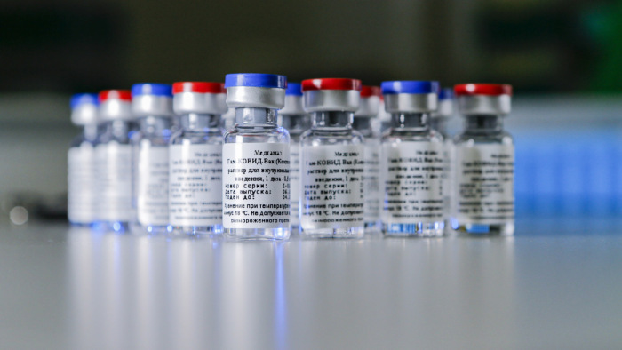 Novemberre már tömeges oltást jósol a vakcinagyártó Oroszországban