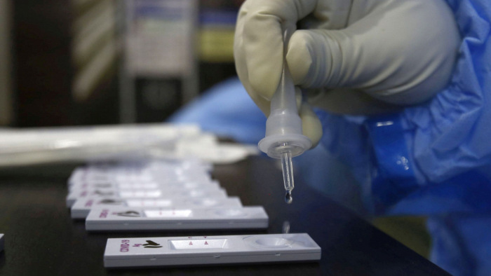 Van valami gond a kínaiak ígéretes vakcinajelöltjével