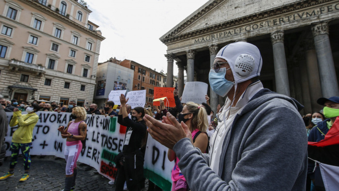 Koronavírus-járvány: soha nem haltak meg ennyien Olaszországban egy nap
