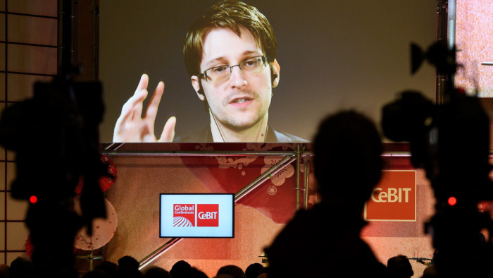 Apa lett Edward Snowden – képek