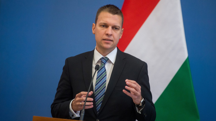 Menczer Tamás adatokkal üzent a Magyarországot „megtámadó” holland külügyminiszternek
