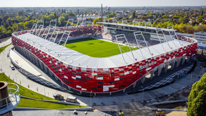 Célegyenesben a Bozsik-stadion építése – fotógaléria