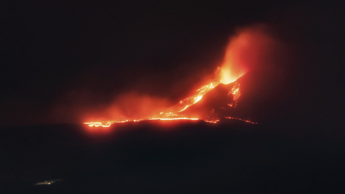 Erős földrengés Szicíliában, forrong az Etna vulkán