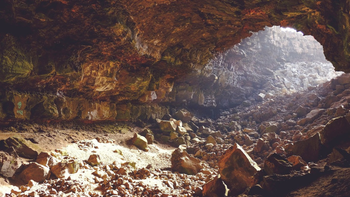 Gyerekfogak és csontmaradványok egy német barlangban