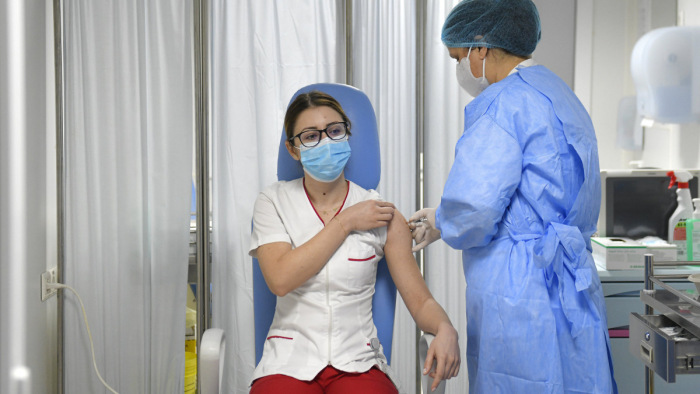 Koronavírus - Tízezer fölé emelkedett a kórházban kezelt betegek száma Romániában