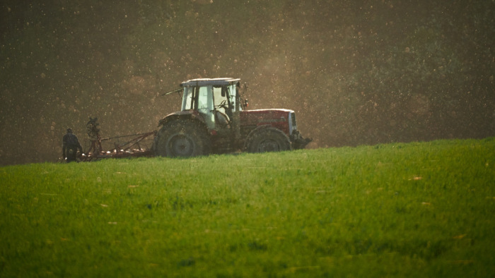 Lecsengett a mezőgazdasági boom Amerikában, elértéktelenednek a gépek