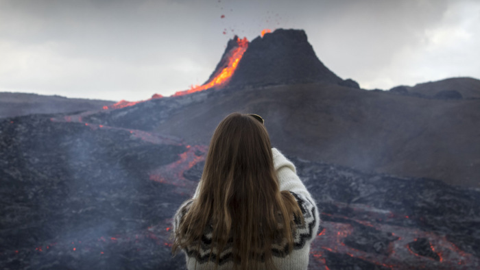 Hihetetlen robbanás készülődik Izland egyik festői félszigete alatt