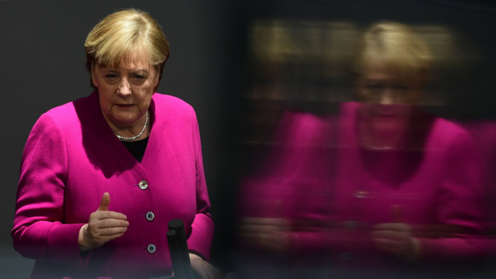 Angela Merkel: centrifugális belső erők veszélyeztetik Európa egységét