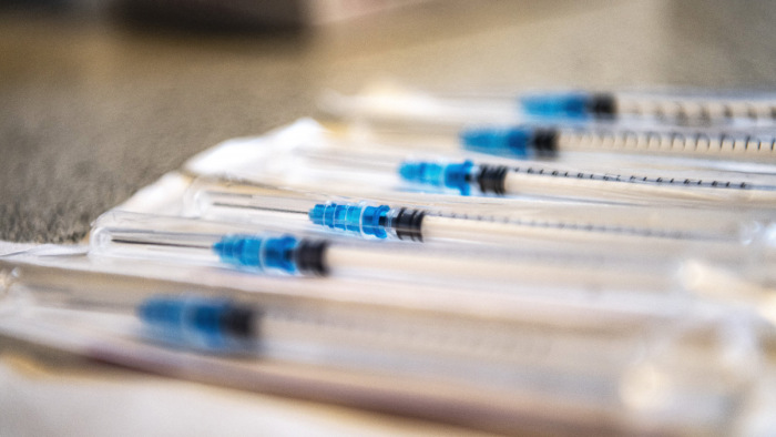 Tévedésből hat adag Pfizer-vakcinát adtak be egy nőnek