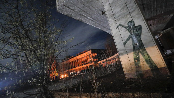 Az áldozatokért gyúltak a gyertyák a Csernobil közeli szellemvárosban