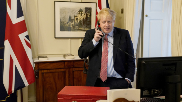Újabb kínos ügy miatt magyarázkodhat Boris Johnson