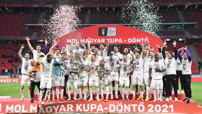 Szurkolók egymás nyakában - nem ússza meg olcsón Magyar Kupa-győzelmét az Újpest
