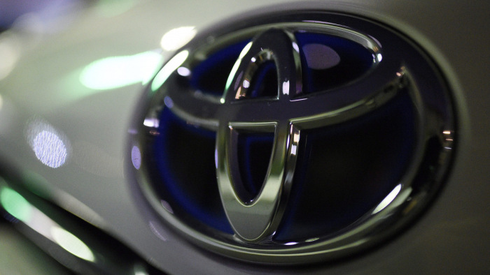 Két vállra fektették a Toyotát, leállítja az összes gyárát Japánban