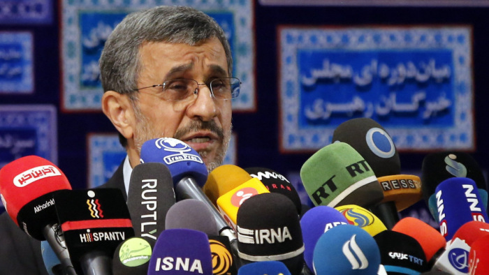 Visszatérne a porondra Mahmúd Ahmadinezsád