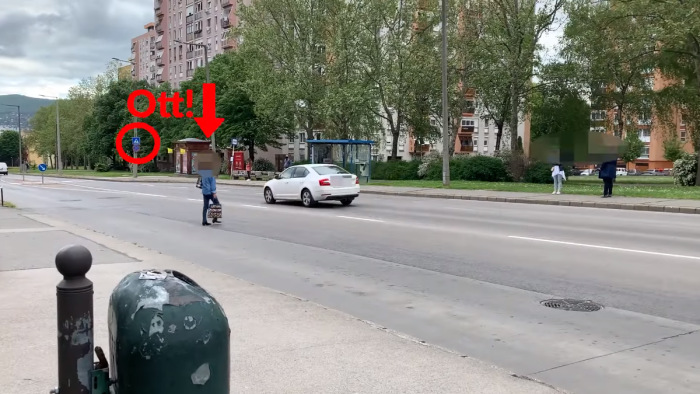 Így veszik semmibe a gyalogosok a közlekedési szabályokat – videó