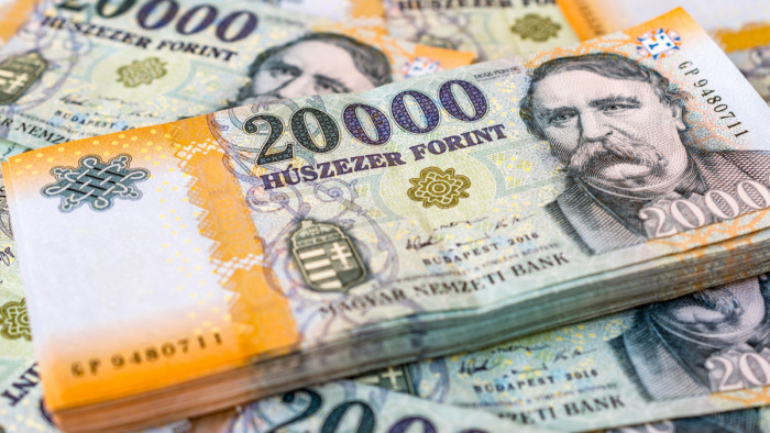 A héten sok magyarnál pénz áll a házhoz – 200 milliárd forintot fizet ki az állam