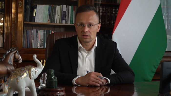 Szijjártó Péter a CNN-nek: a Jobbik is támogatta a pedofiltörvényt