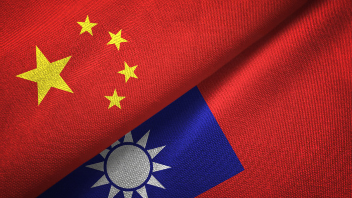 Kína hadihajókat és vadászgépeket küldött Tajvan közelébe