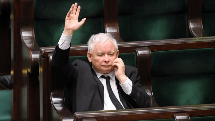 Újraválasztották Jaroslaw Kaczynskit, a lengyel Jog és Igazságosság párt elnökét