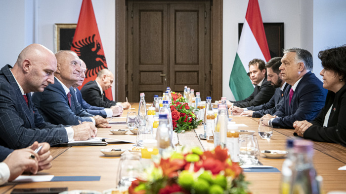 Az albán elnököt fogadta Áder János és Orbán Viktor