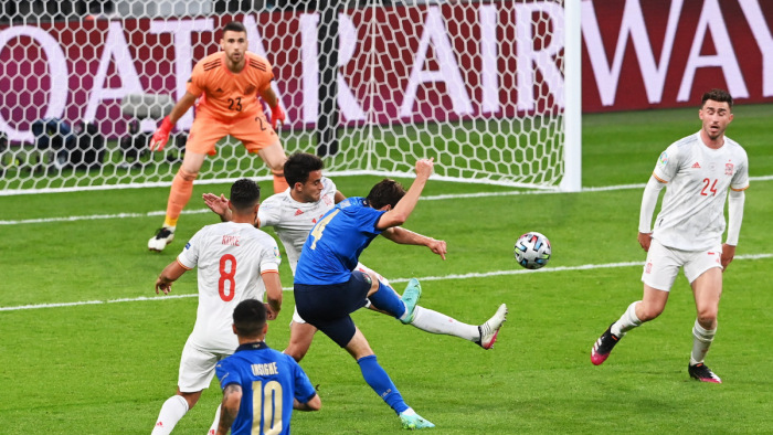 Olaszország a döntőben, megnyerte a tizenegyespárbajt