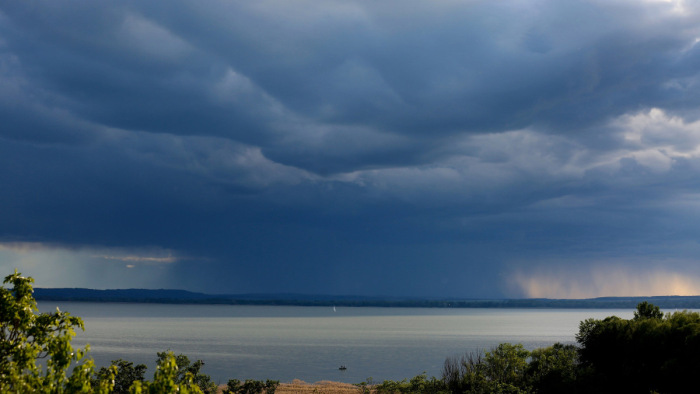 A Balaton felé dübörög a vihar, Budapest talán nem kap belőle?