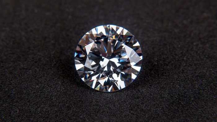 Borsot törtek a világ legnagyobb gyémánttermelőjének orra alá