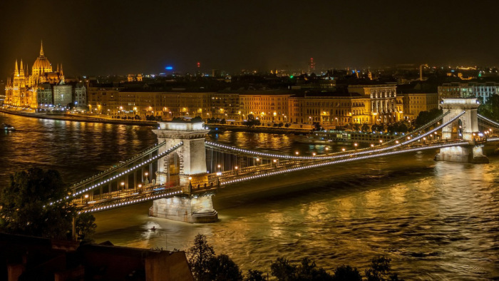 Egy év múlva újravizsgálják Budapest világörökségi státuszát