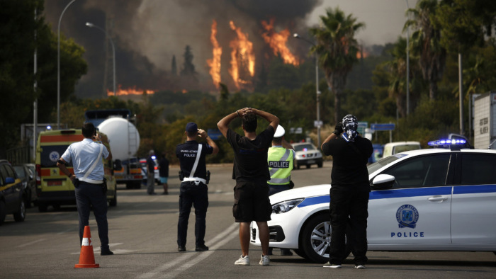 Még mindig lángokban Athén környéke – ablakot nyitni sem szabad