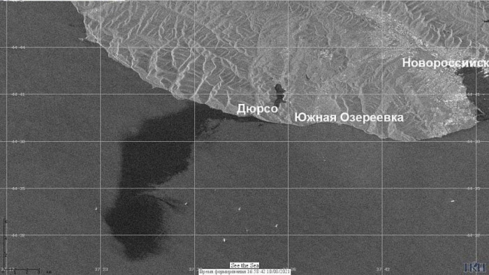 Nyolcvan négyzetkilométeres olajfolt úszik a Fekete-tengeren - műholdkép