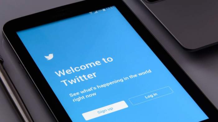 Hírességek Twitter-fiókját törte fel, most kemény döntés született az ügyében