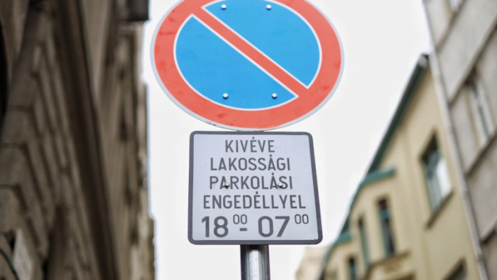 Nagy változás: szigorodik a parkolás a budapesti belvárosban, elsőként Terézvárosban