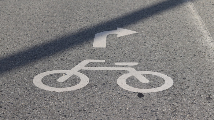 Halál leselkedik a biciklisekre egy óbudai kereszteződésben