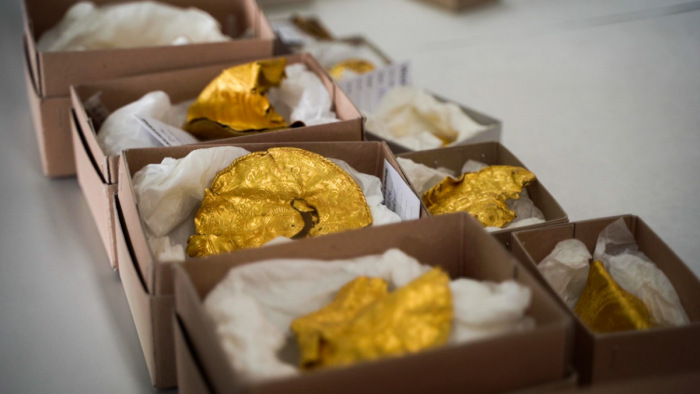 Dánia legnagyobb és legszebb aranykincsét fedezték fel - galéria