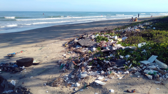 Sokkoló mennyiségű hulladék lebeg a Földközi-tenger felszínén – térképek