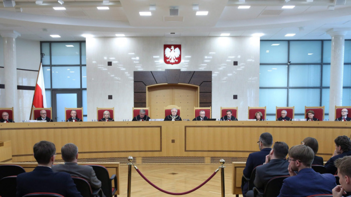 Nem csitulnak az indulatok a lengyel Alkotmánybíróság döntése körül