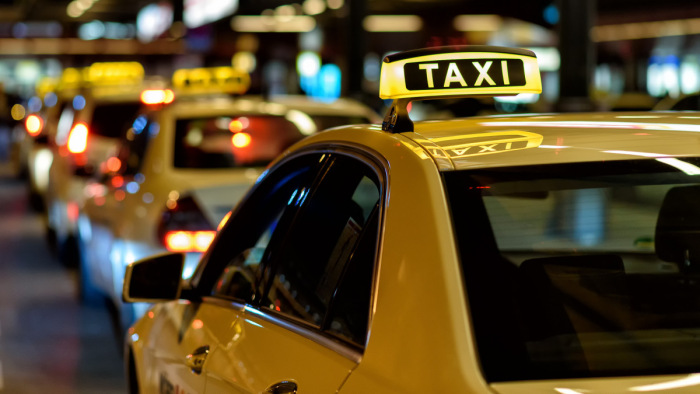 Láthatáron a taxis tarifaemelés a fővárosban