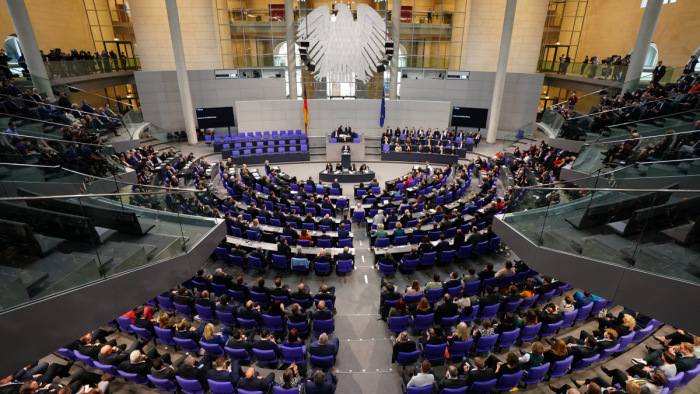 Újabb csatabárdot ás ki a német koalíció: zsugorítaná a Bundestagot