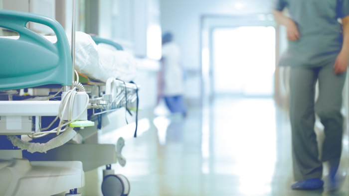 Bérrendezés után keresnek kevesebbet a kórházi dolgozók Szekszárdon