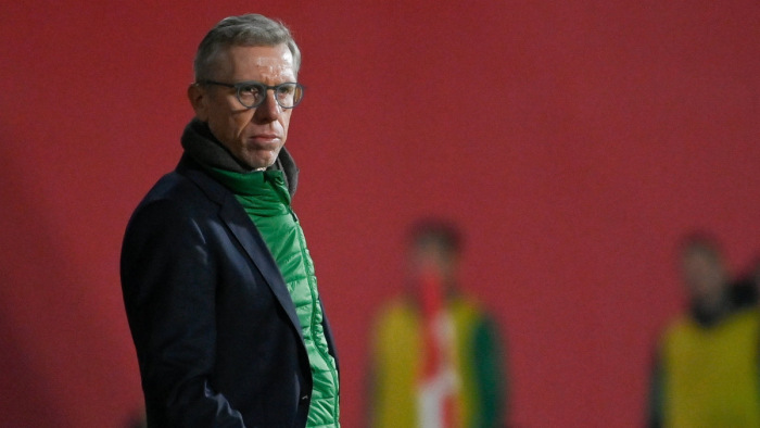 Peter Stöger: csapatszintű védekezésre lesz szükség a Betis ellen
