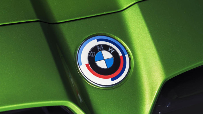 Változik a BMW emblémája