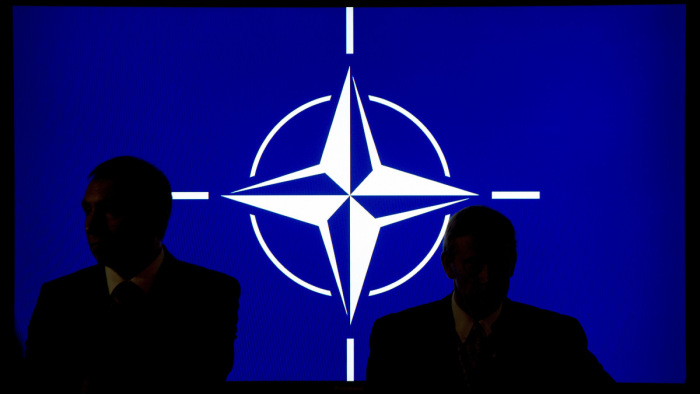 Nem lépi meg a huszárvágást a NATO