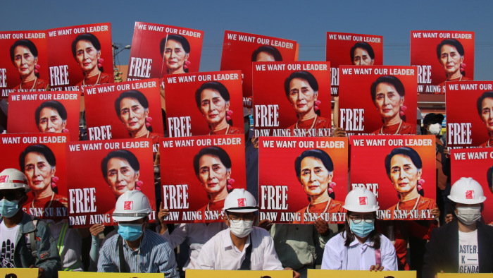 Walkie-talkie-k behozatalában is bűnösnek találták, négy évre ítélték Aung Szan Szú Kjit