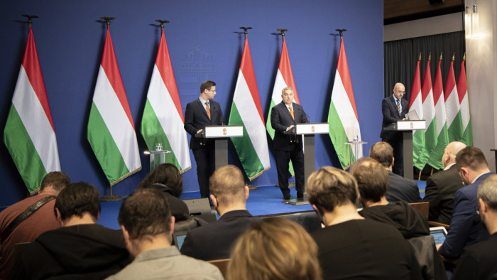 Orbán Viktor: az operatív törzs dönt a védettségi igazolvány harmadik oltáshoz kötéséről