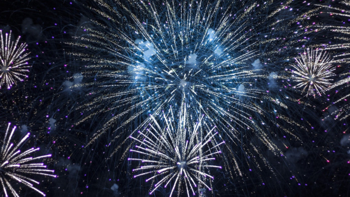 Elképesztő tűzijátékokban és drónanimációkban gyönyörködött a világ – videók