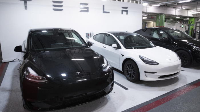 Chiphiány idején rekordot döntött a Tesla