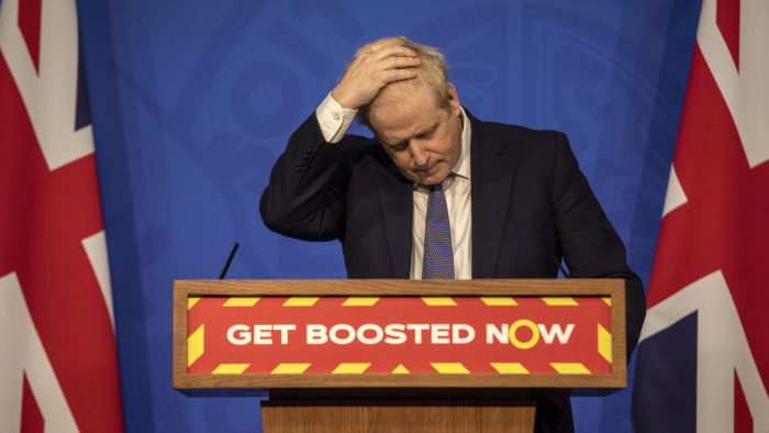 Lemondott Boris Johnson négy magas rangú munkatársa a botrányok miatt