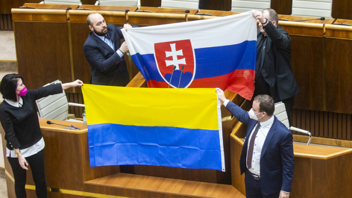 Ez lett a bunyós szlovák parlamenti ülés folyománya